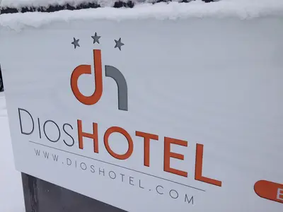 Rótulo del hotel