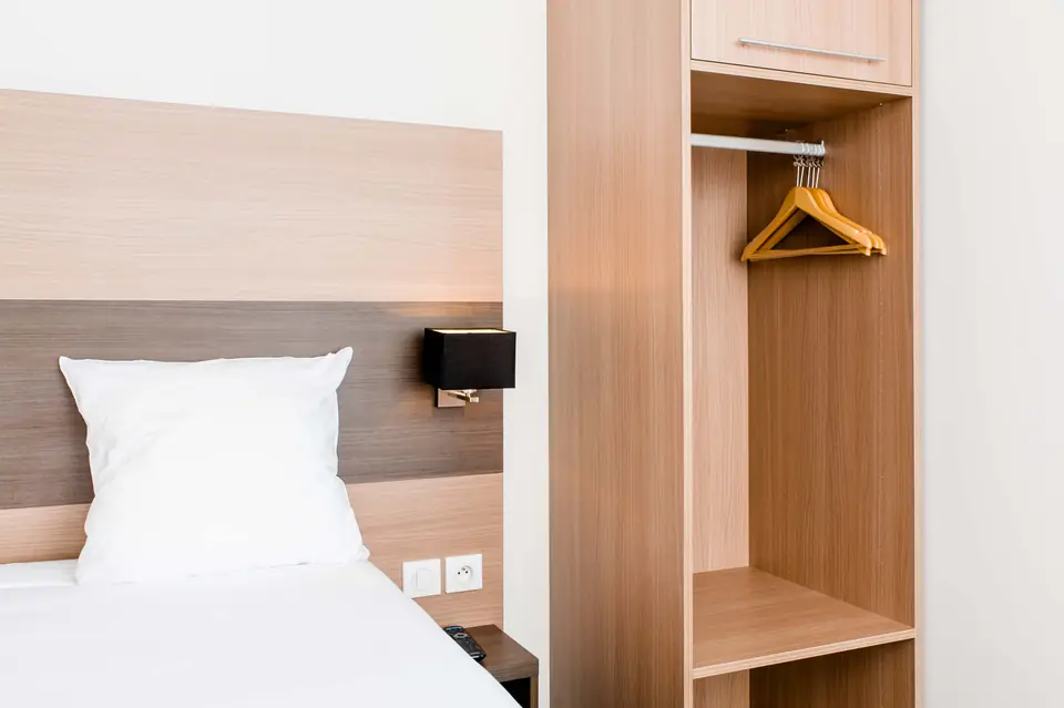 Penderie et rangements de la chambre
