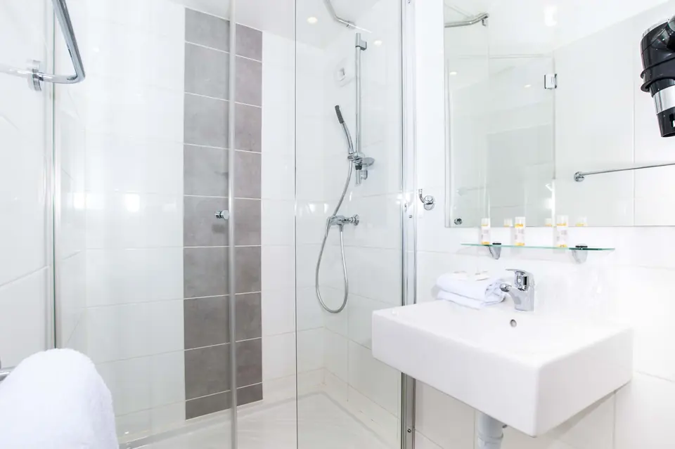 Salle d’eau avec douche à l’italienne